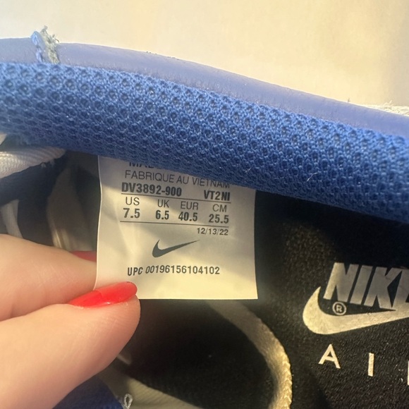 Nike Air Force One - Picture 4 of 7